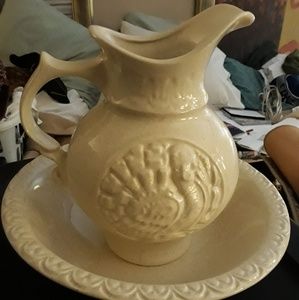 Pitcher & basin vintage